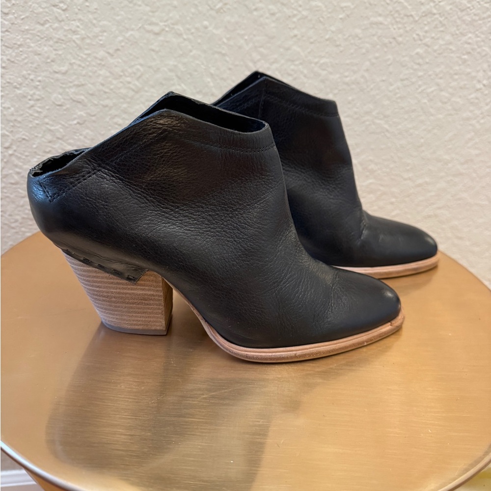 Elegant Black Leather Mule Boots